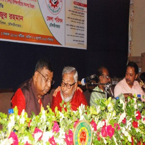 ছাত্রবৃত্তি, মুক্তিযোদ্ধা অনুদান, সেলাই মেশিন বিতরণ অনুষ্ঠান ২০১৩ উপলক্ষে মঞ্চে উপবিষ্ট প্রশাসক মহোদয় ও মৌলভীবাজার ৩ আসন এর মাননীয় সংসদ সদস্য (বর্তমান মাননীয় সমাজকল্যাণ মন্ত্রী) এবং সম্মানিত অতিথিবৃন্দ 